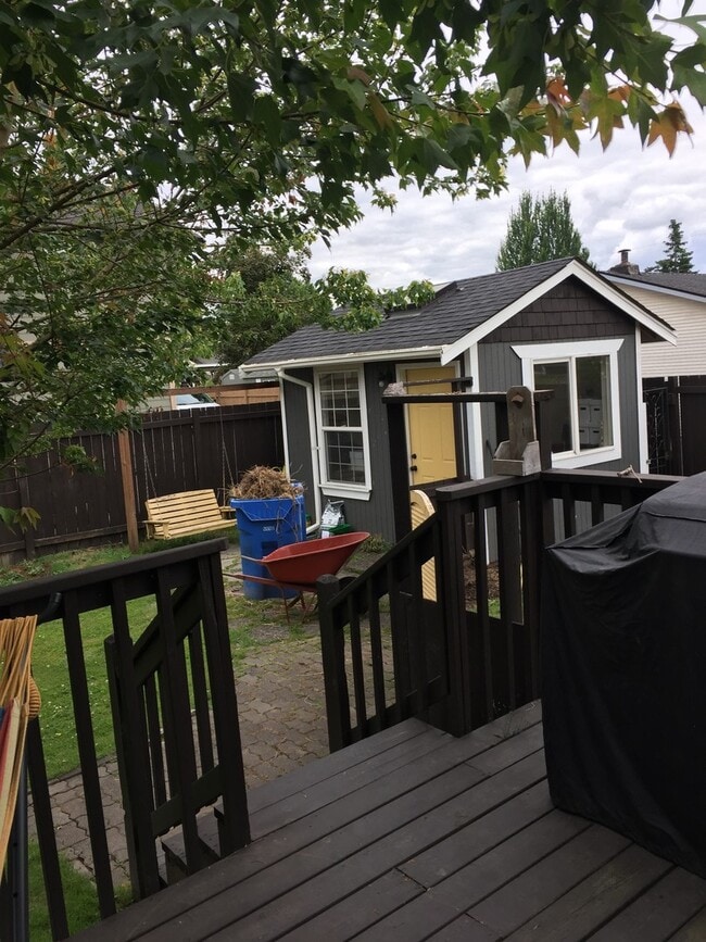 Building Photo - Puyallup Cottage