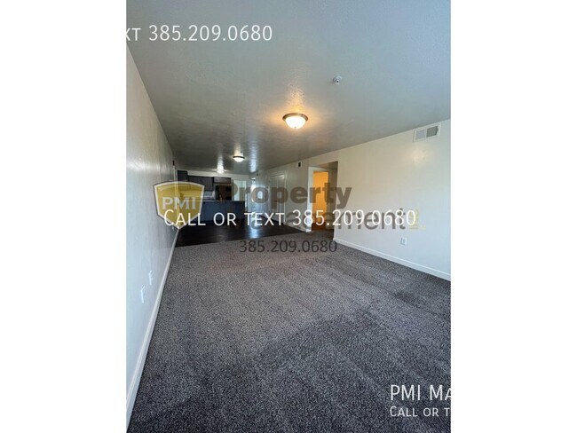 Building Photo - Spacious 3-Bedroom Apartment in American F...