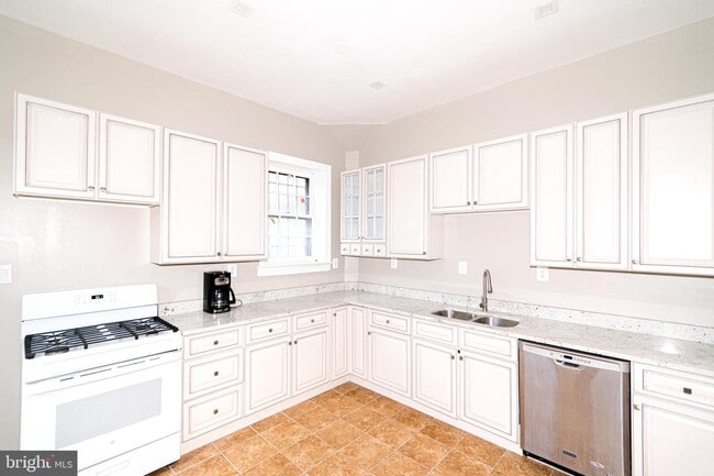 Building Photo - 1112 6th St NW