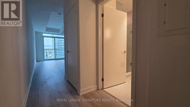 Photo du bâtiment - 120 Broadway Ave