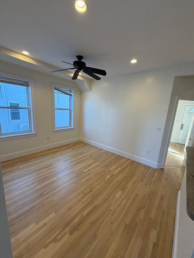Building Photo - 12-12 Humboldt Pl