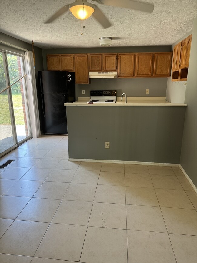 Building Photo - 7810 Fernbank Ct