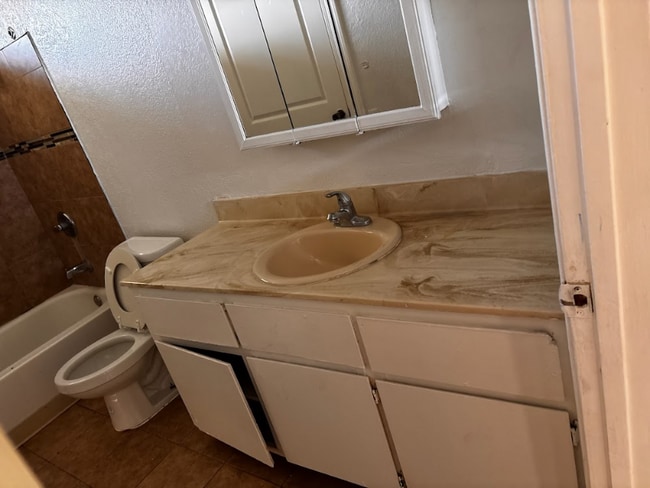 Building Photo - 1395 McQuesten Dr