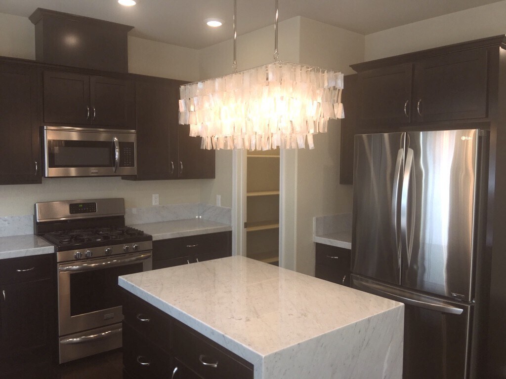 Foto principal - Gorgeous Townhouse - Built 2017 Southwest ...