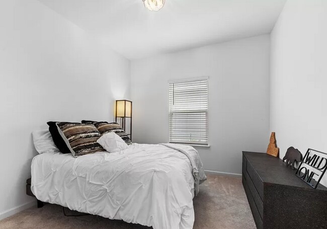 Building Photo - 3036 Crossfield Dr