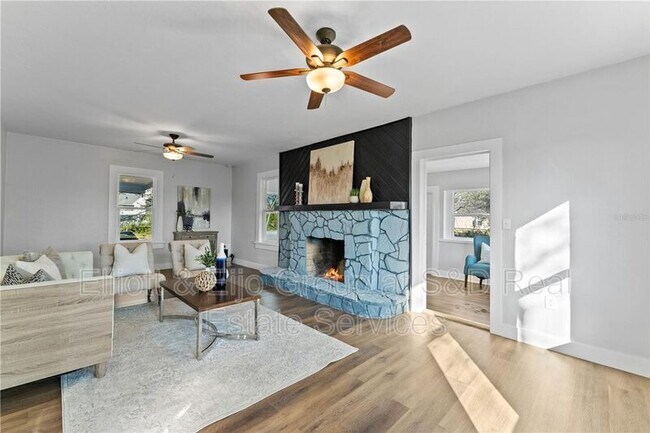 Foto del edificio - 3220 Clubhouse Rd