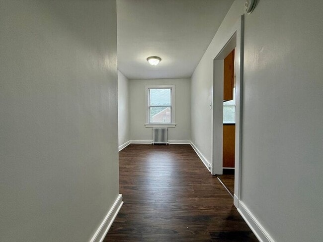 Building Photo - 1400 Kenmore Ave