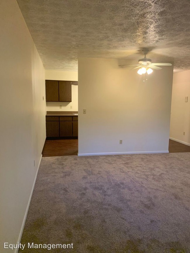 Building Photo - 333 Maplewood Dr