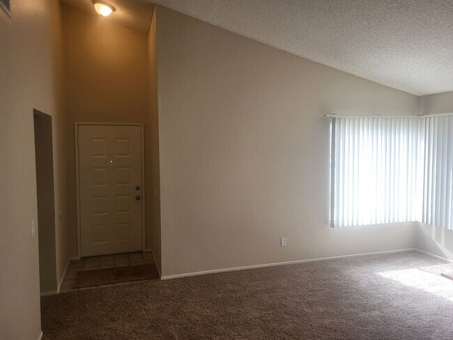 Foto del edificio - 3 BR, 2 BA Single Story - Moreno Valley
