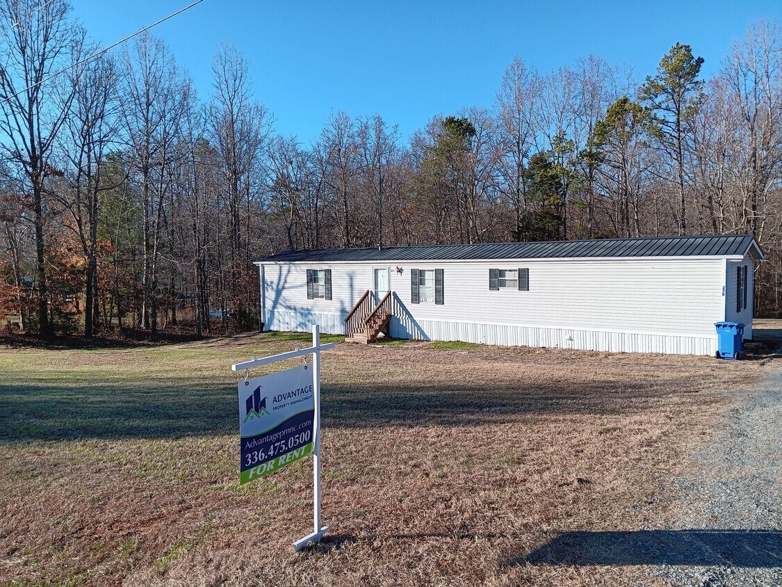 AVAILABLE NOW! - COMING SOON! 2-Bedroom Mobile Home in Lexi...