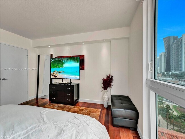 Foto del edificio - 3 br, 2 bath House - 150 Sunny Isles Blvd ...