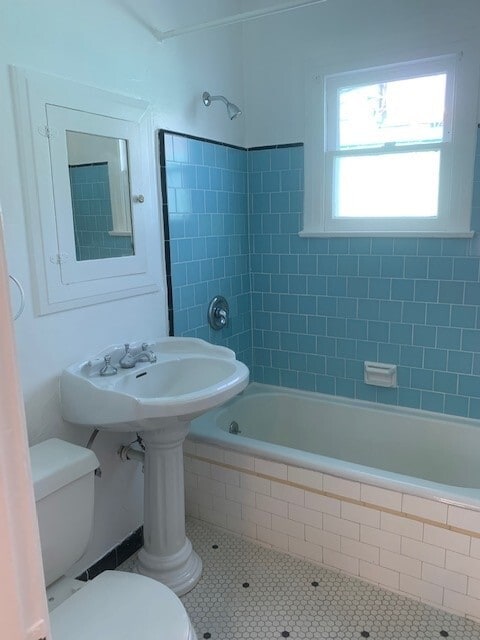 Building Photo - 1218 Manzanita St