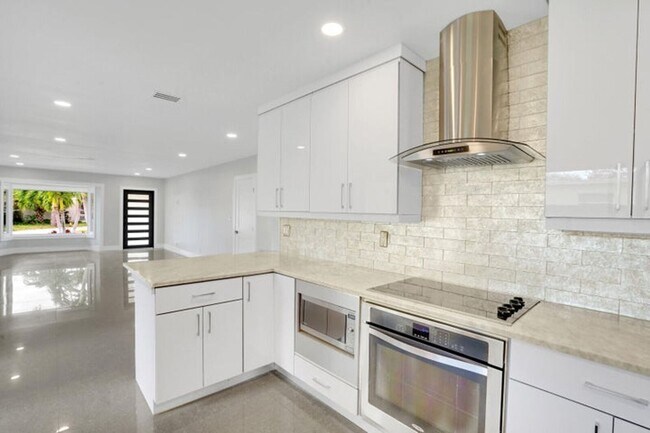 Foto del edificio - 475 NW 16th Street, Boca Raton, FL 33432