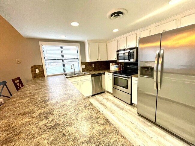 Foto del edificio - 3 Bedroom 2 Bath for Rent in Clinton