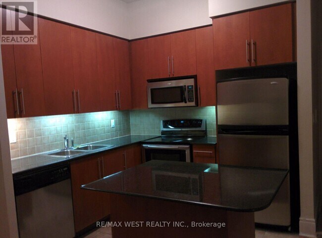 Photo du bâtiment - 310 Burnhamthorpe Rd W