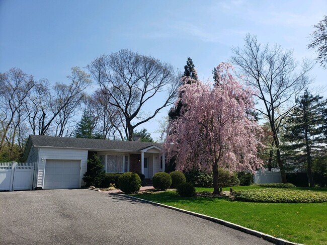 Building Photo - 23 Raven Dr