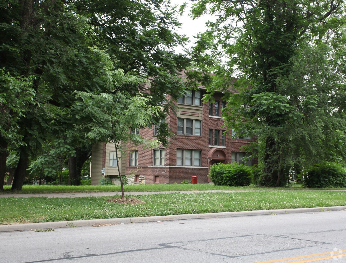 Building Photo - 2739-2741 Benton Blvd