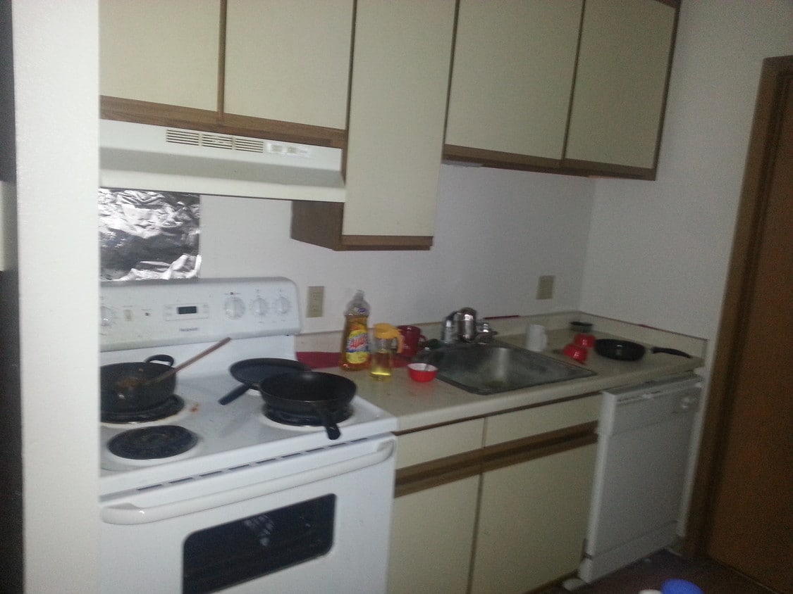 Primary Photo - 2110 University Ave