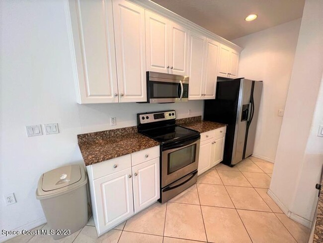 Foto del edificio - 8595 Canaveral Blvd