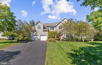 Building Photo - 10 Bull Creek Ct
