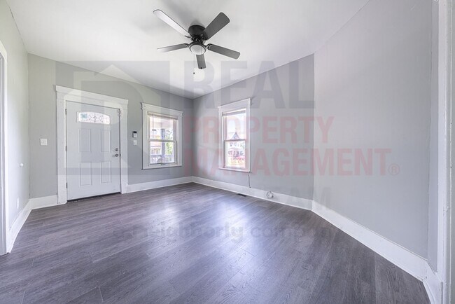 Foto del edificio - Beautiful 6 Bed 1 Bath Single Family Home