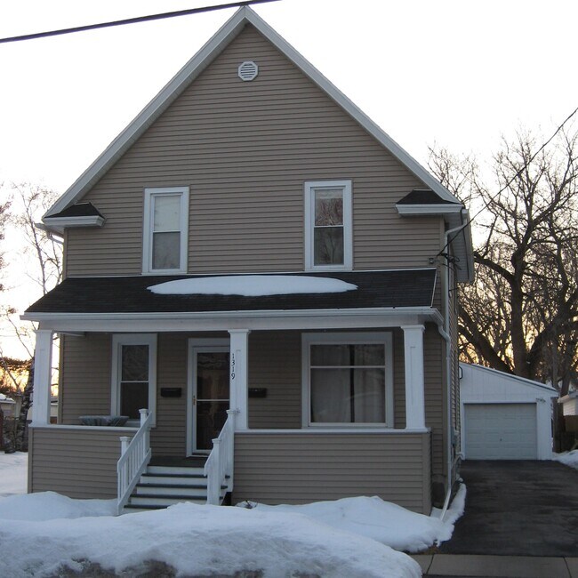Building Photo - 1319 N Superior St