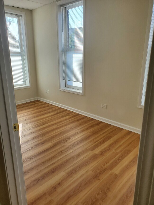 Building Photo - 610 N Milwaukee Ave