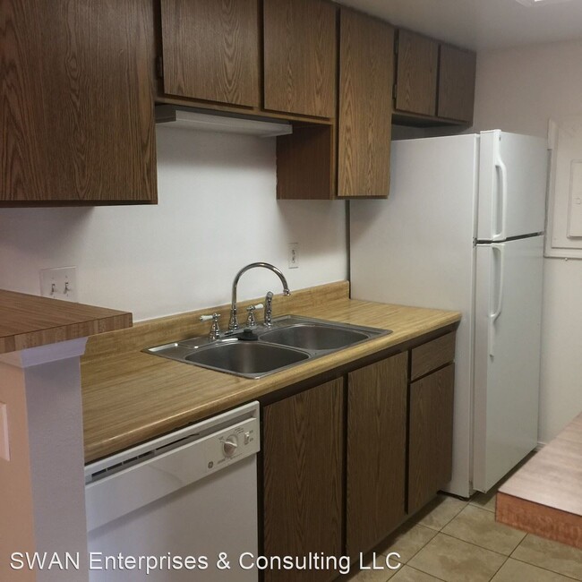 Building Photo - 3 br, 2 bath House - 18021 E. Kentucky #203