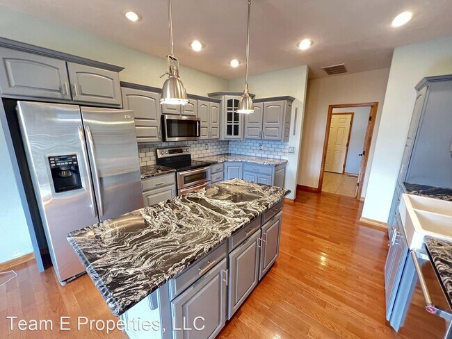 Foto del edificio - 4 br, 3 bath House - 1452 N. Marlowe Ave.