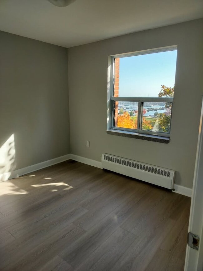 Building Photo - Lakeside Apartments