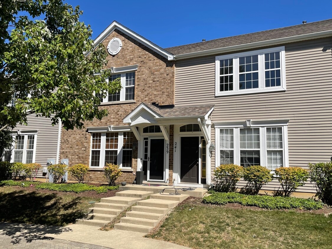 239 Springbrook Trail S, Oswego, IL 60543 - Townhome Rentals in Oswego ...
