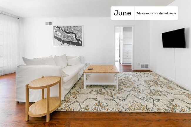 Building Photo - Room in Shared 7 bed/3 bath home