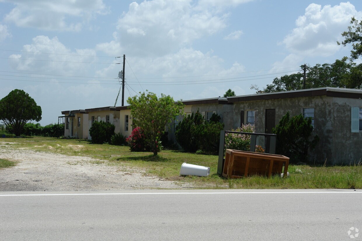 Primary Photo - 2001 State Road 64 W