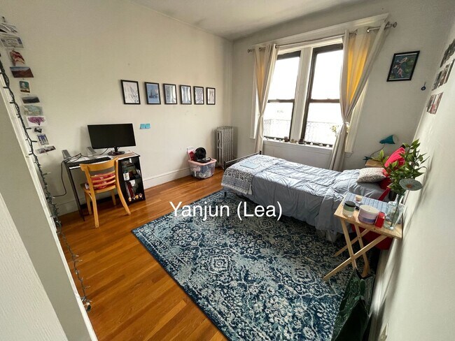 Foto del edificio - SEPT Huge 5bed w/2 bath. Students OK! B/C/...