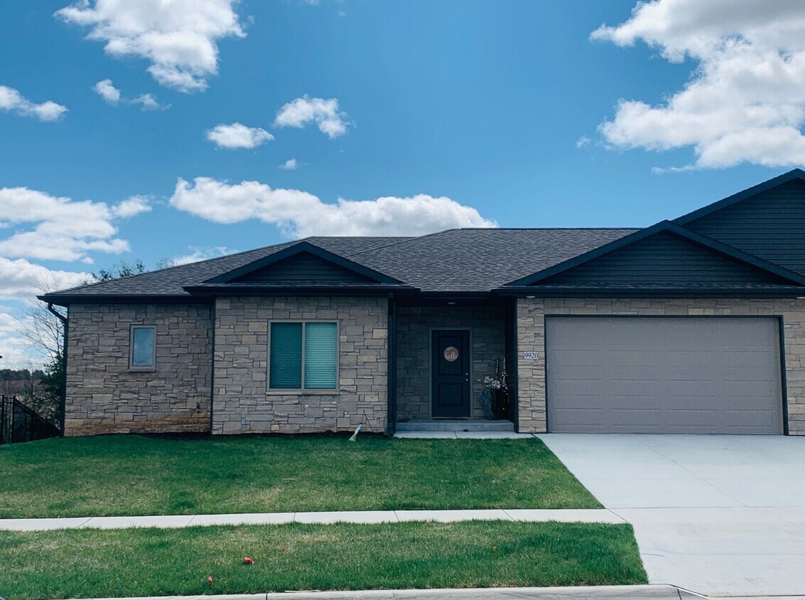 Primary Photo - Beautiful Newer Walkout Ranch Townhome