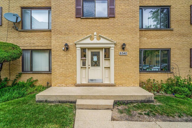 Building Photo - 9340 Hamilton Ct