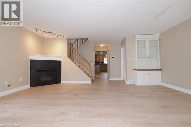 Building Photo - 695 Jacob Ln