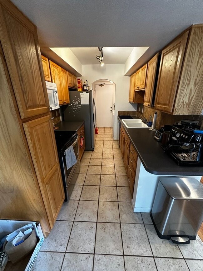 Building Photo - (2026 PRE-LEASING) Nicely maintained 2bd 1...