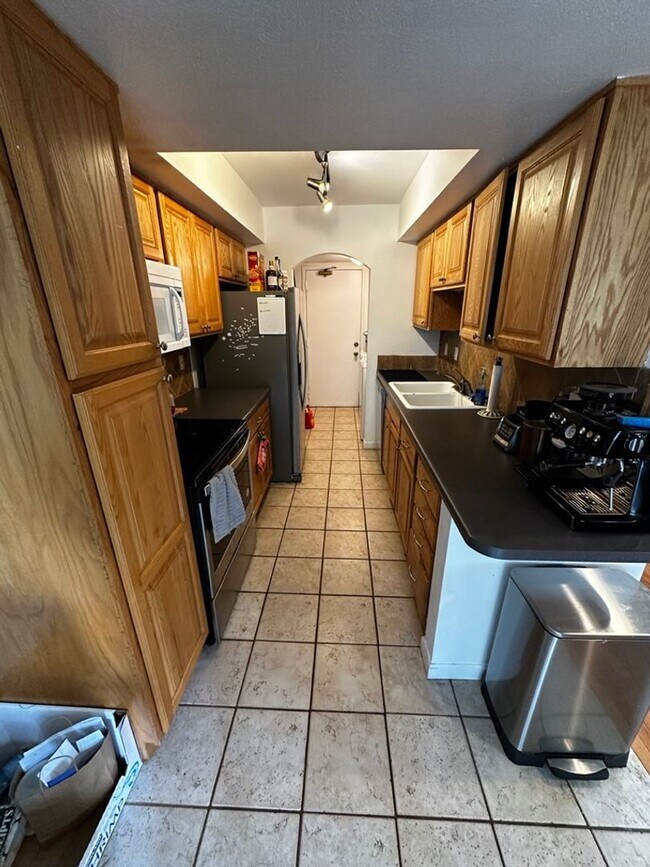 Foto del edificio - (2026 PRE-LEASING) Nicely maintained 2bd 1ba townhome in ideal location!  (Swimming POOL)