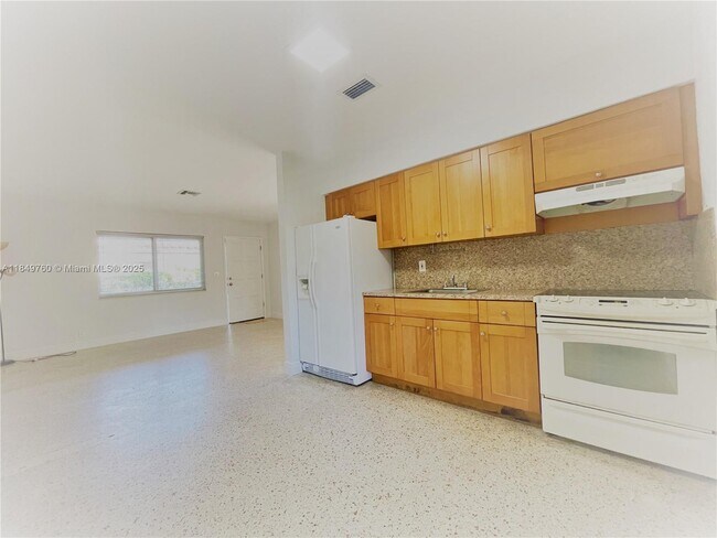Foto del edificio - 3141 SW 12th St