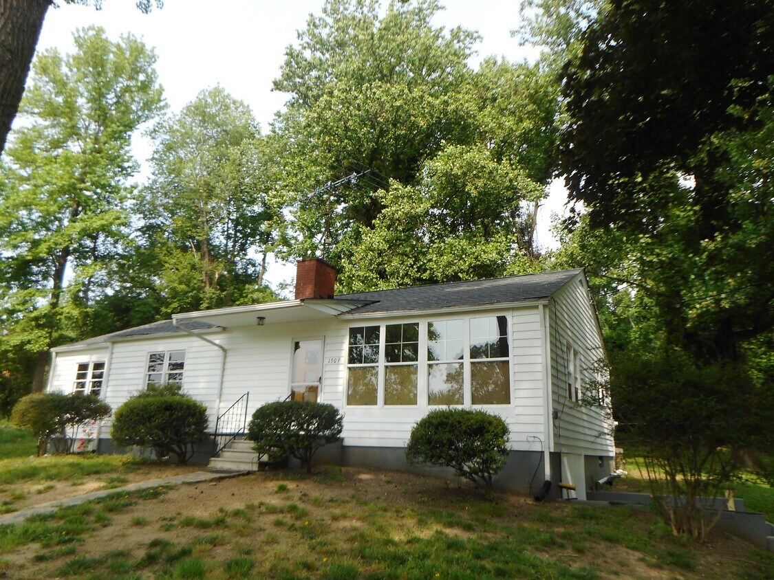 Foto principal - 1309 Pulaski Hwy