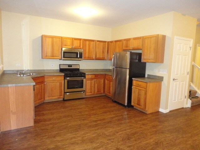 Building Photo - 2062 Middlebury Dr