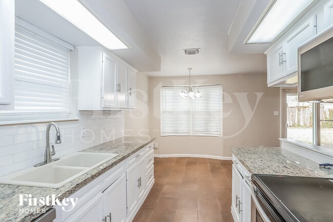 Building Photo - 10819 Sagewind Dr