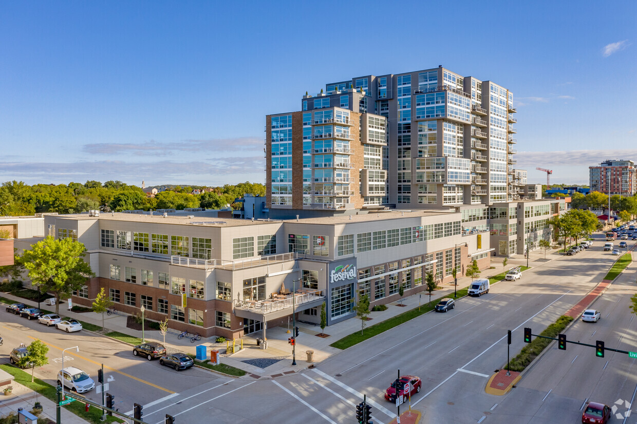 Primary Photo - Galaxie High Rise Apartments