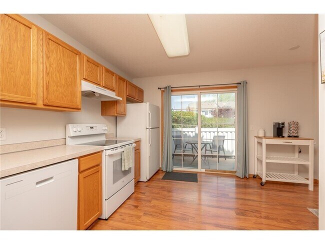Foto del edificio - 9277 Inland Ln N