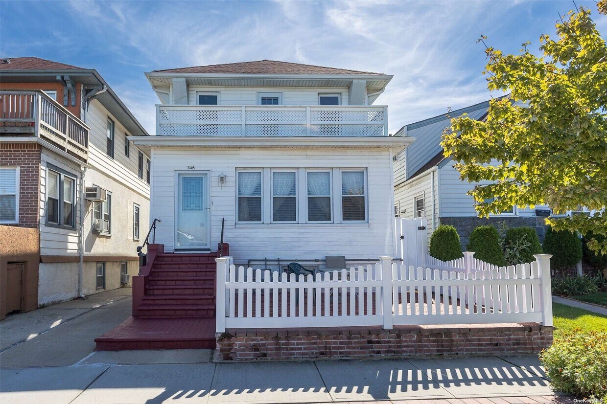 Primary Photo - 246 E Chester St