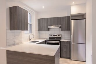 Building Photo - 2105 Rue Chomedey