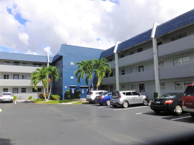 Foto del edificio - 7807 Golf Cir Dr