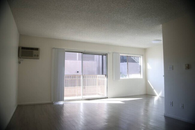 Foto del edificio - 915 N Wilton Pl