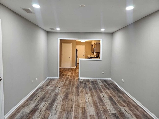 Building Photo - 1806 Oak Park Ave